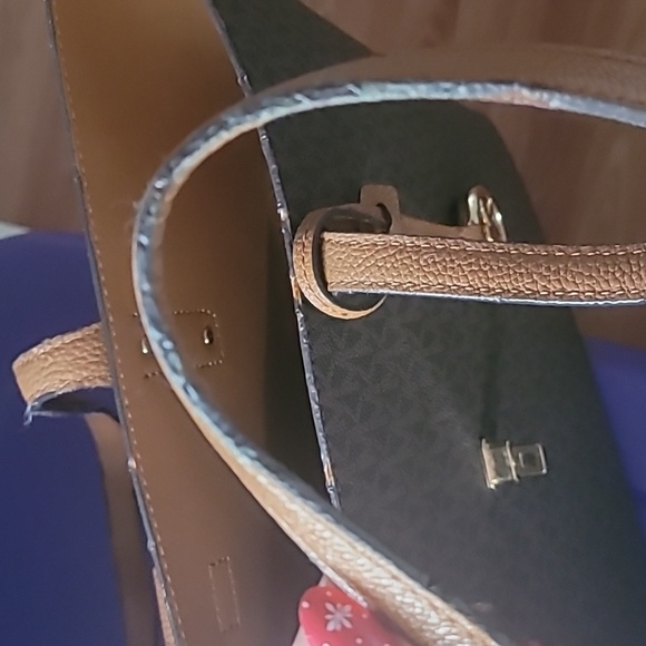 Michael Kors Monogram Signature Brown and Acorn XL Tote - Picture 12 of 13